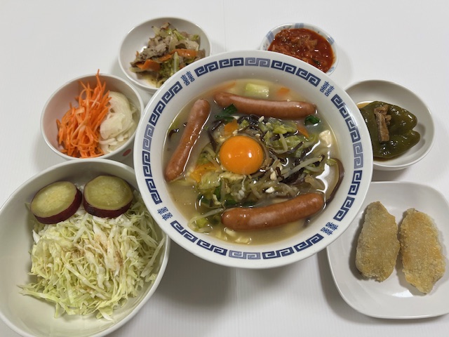 小皿に盛った料理