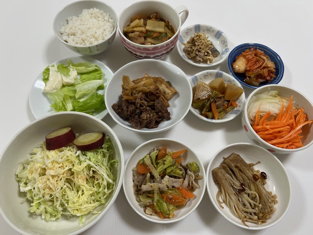 小皿に盛った料理