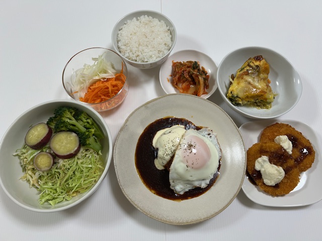 小皿に盛った料理