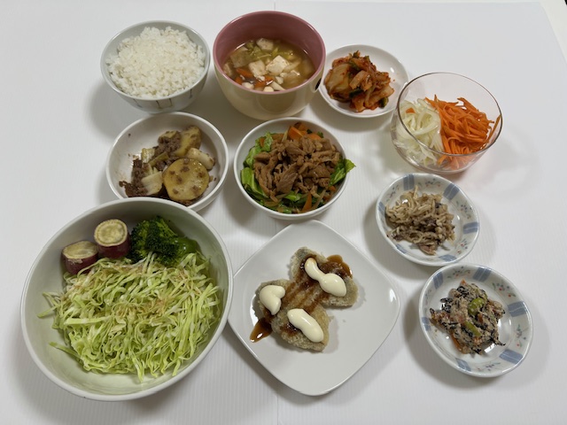 小皿に盛った料理