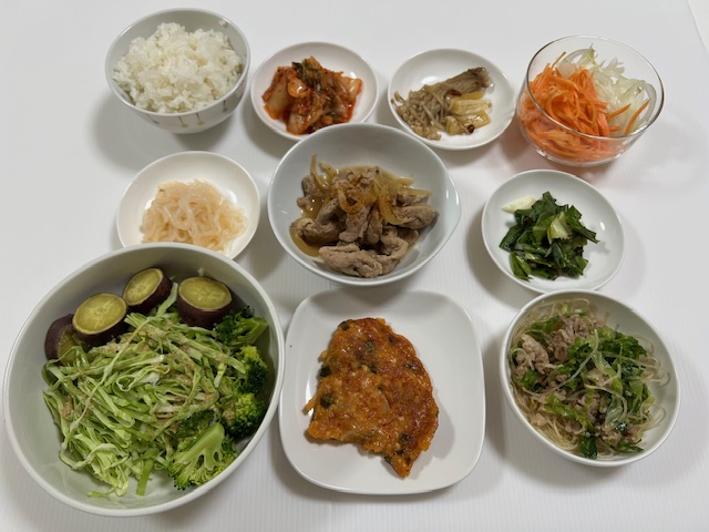 小皿に盛った料理