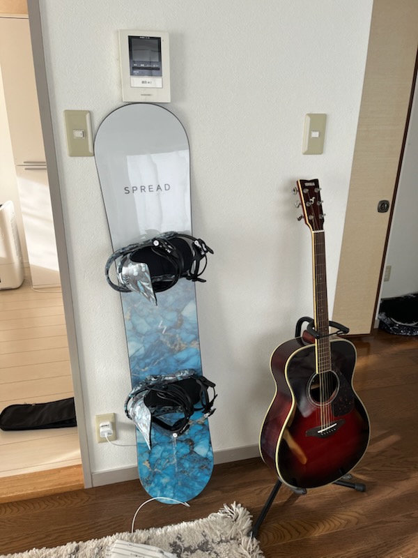 スノーボードとギター