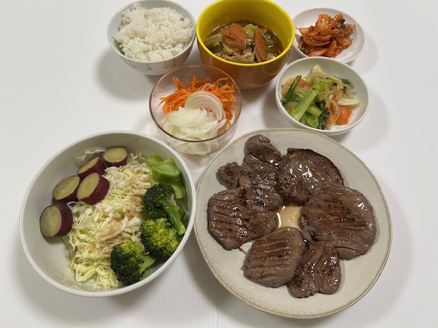 小皿に盛った料理