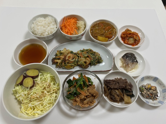 小皿に盛った料理