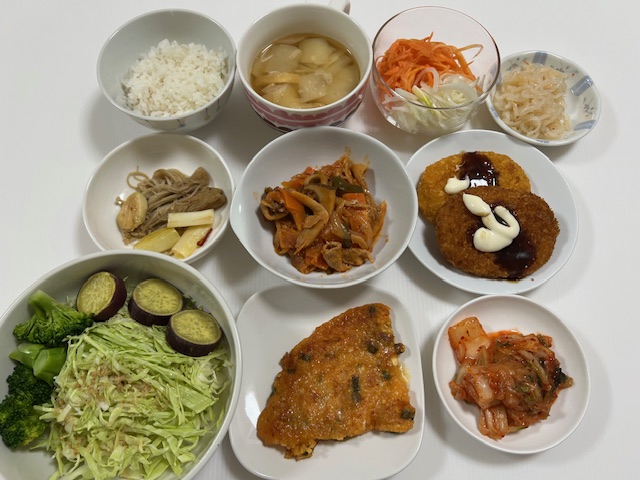 小皿に盛った料理