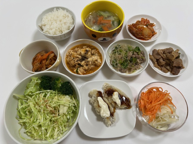 小皿に盛った料理