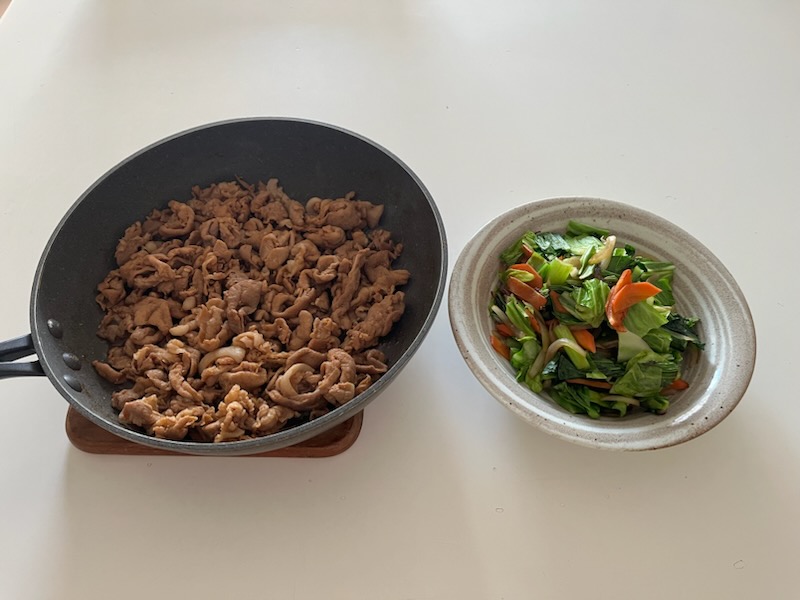 豚小間焼き肉のたれ味、野菜炒め