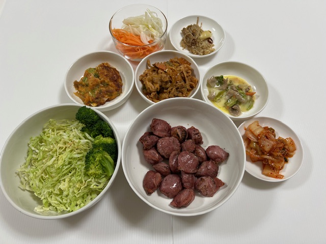 小皿に盛った料理