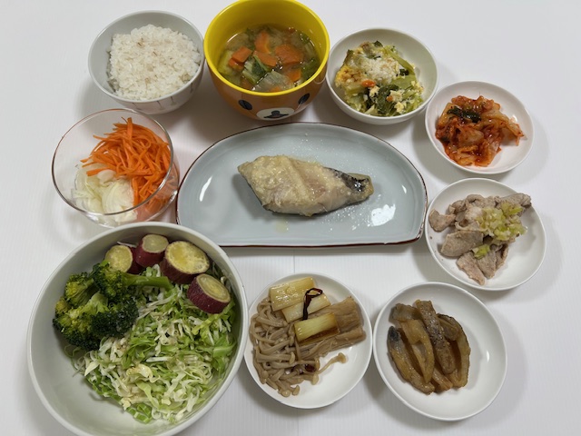 小皿に盛った料理