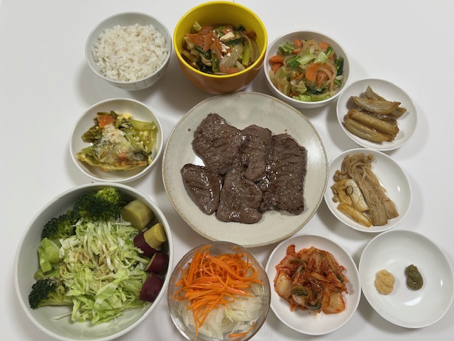 小皿に盛った料理