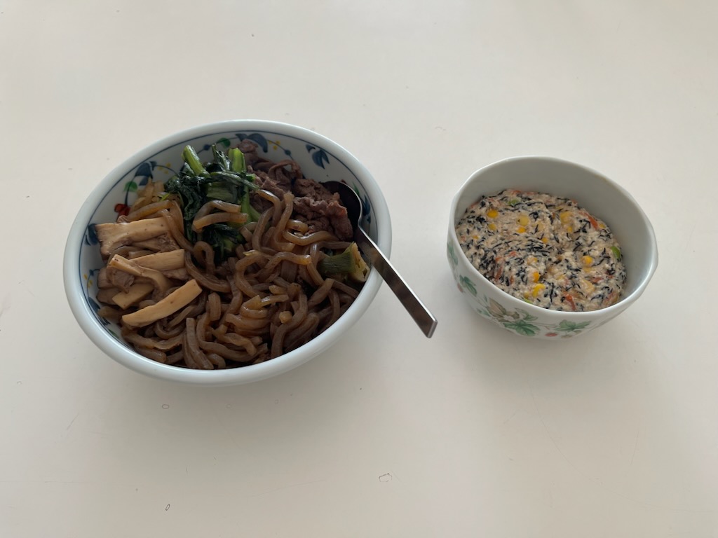 すき焼き風、豆腐とひじきのサラダ