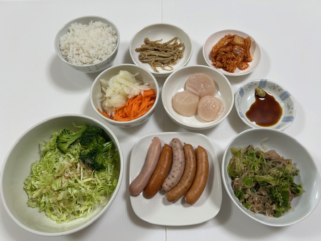 小皿に盛った料理