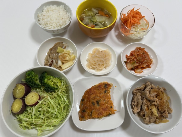 小皿に盛った料理