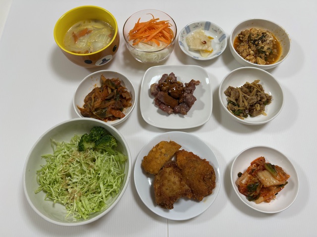 小皿に盛った料理