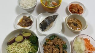 朝から楽しくおかず作り🍳＆気になる保護猫カフェのインスタをフォロー🐕