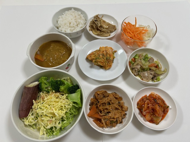 小皿に盛った料理