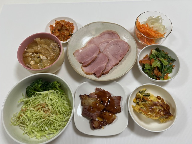 小皿に盛った料理