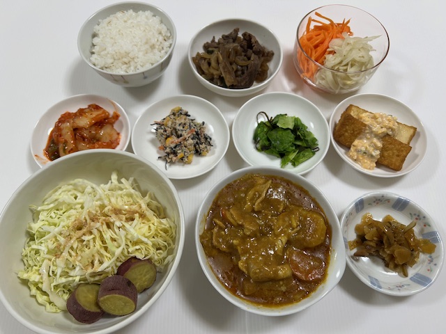 小皿に盛った料理