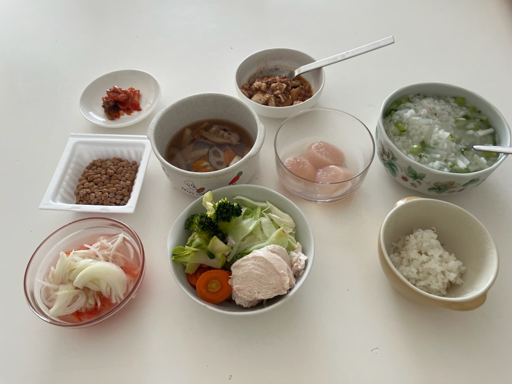 小皿に盛った料理