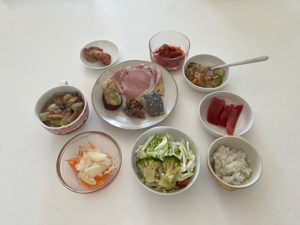 小皿に盛った料理