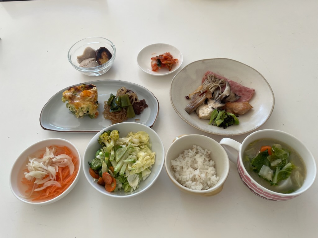 小皿に盛った料理