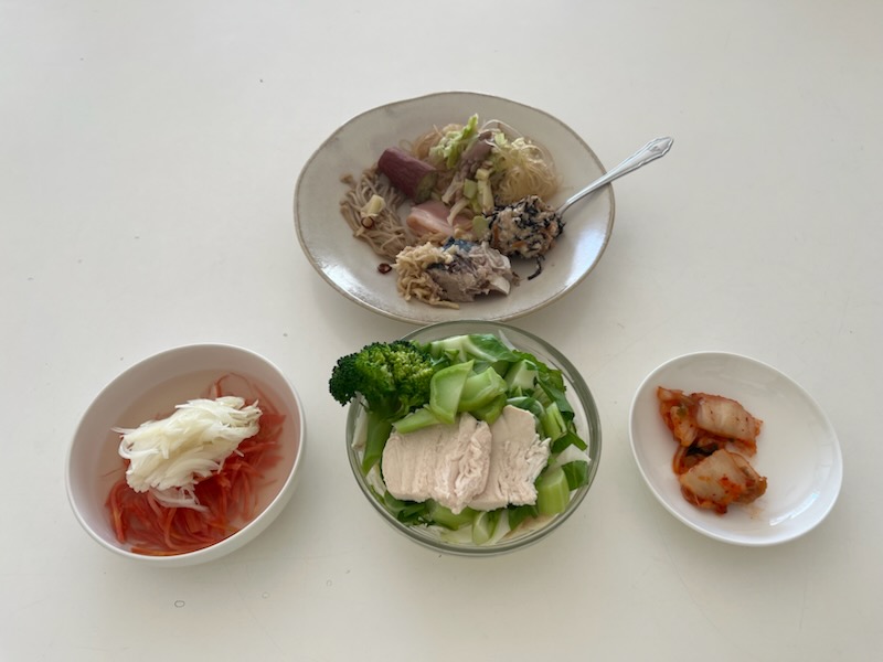 小皿に盛った料理