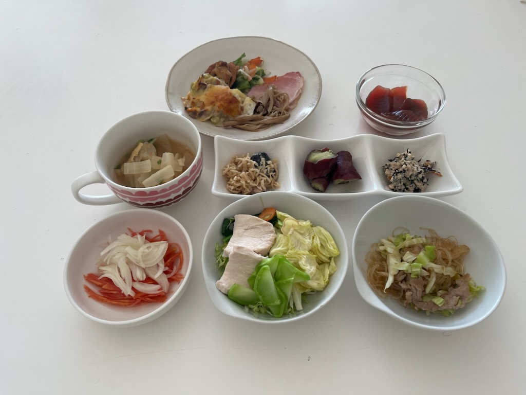 小皿に盛った料理