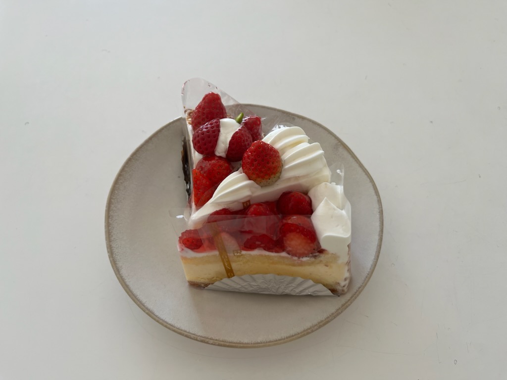 苺の乗ったケーキ３個