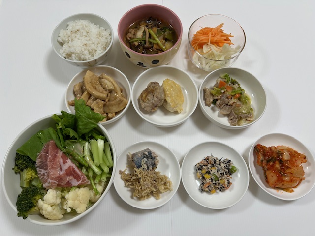 小皿に盛った料理