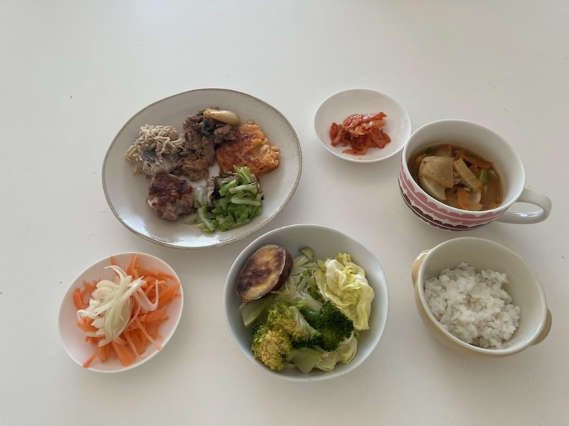 小皿に盛った料理