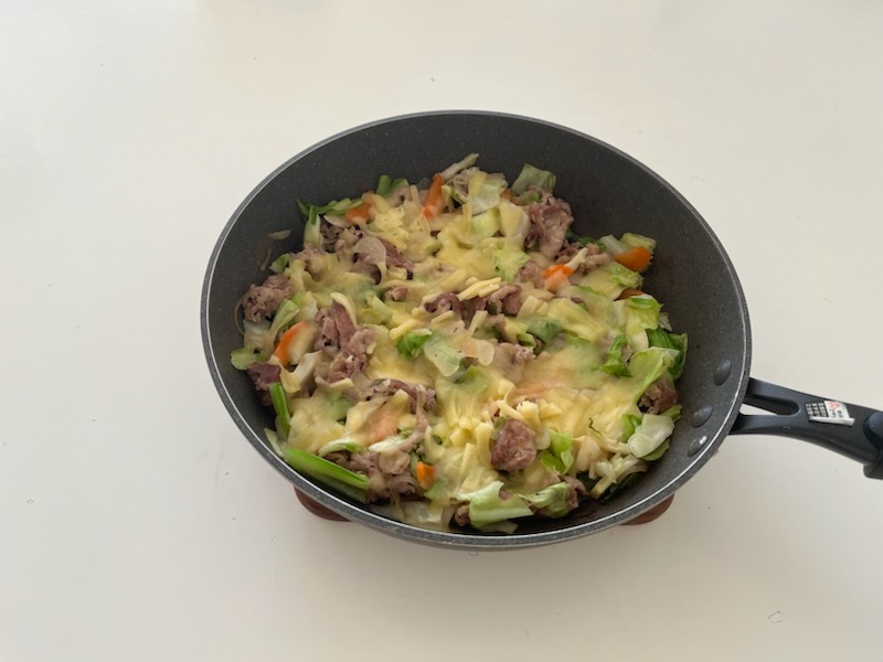 豚小間と野菜のチーズ焼き