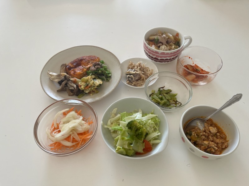 小皿に盛った料理