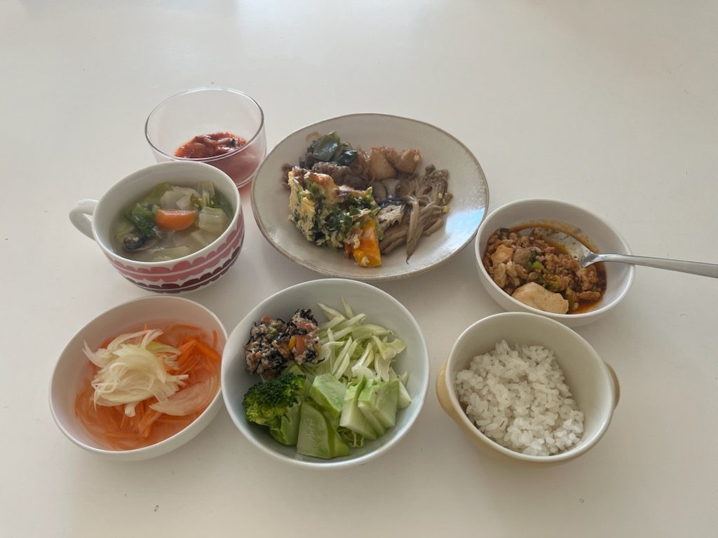 小皿に盛った料理