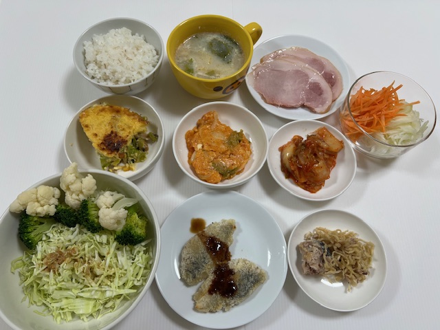 小皿に盛った料理