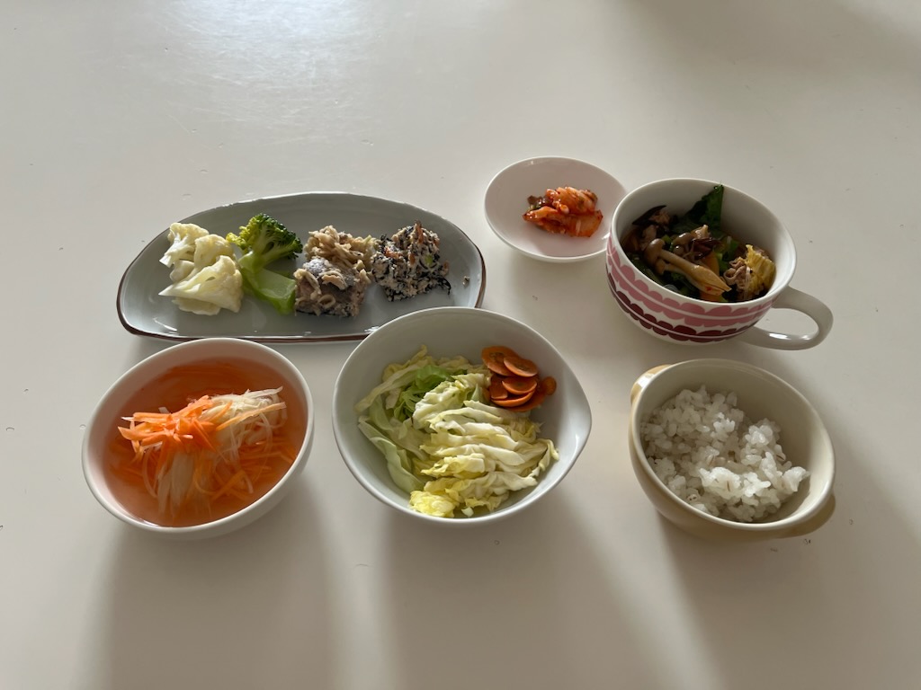 小皿に盛った料理