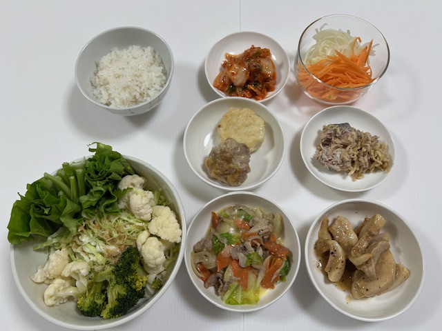 小皿に盛った料理