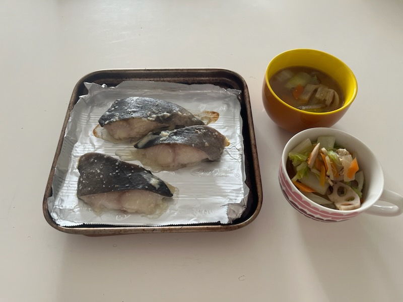 銀鱈西京漬け、具だくさんみそ汁