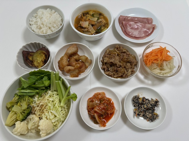 小皿に盛った料理