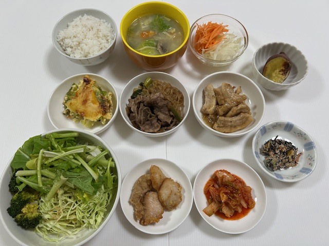 小皿に盛った料理