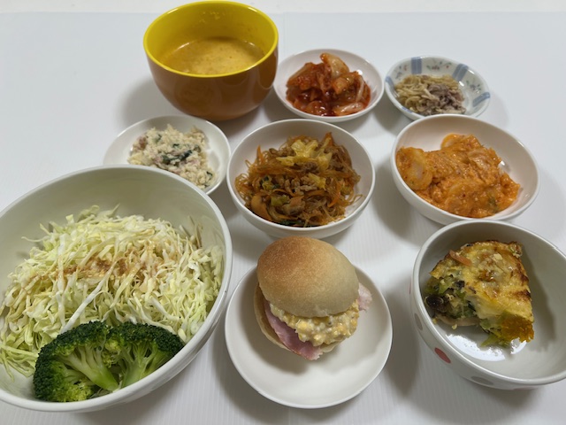 小皿に盛った料理