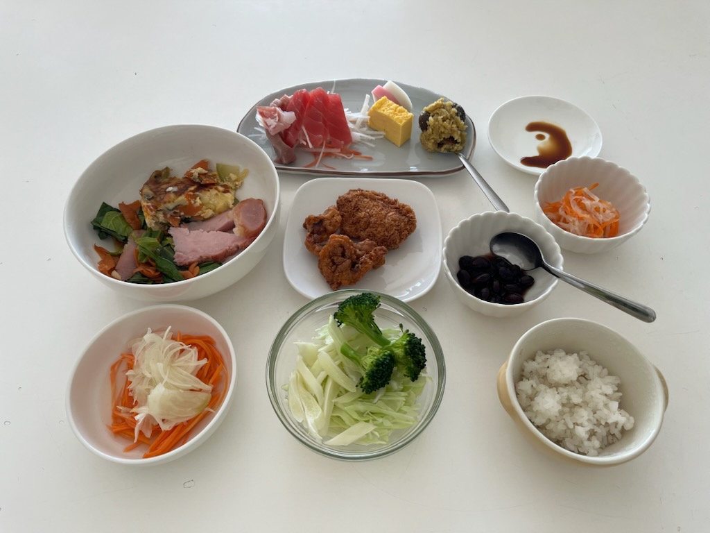 小皿に盛った料理