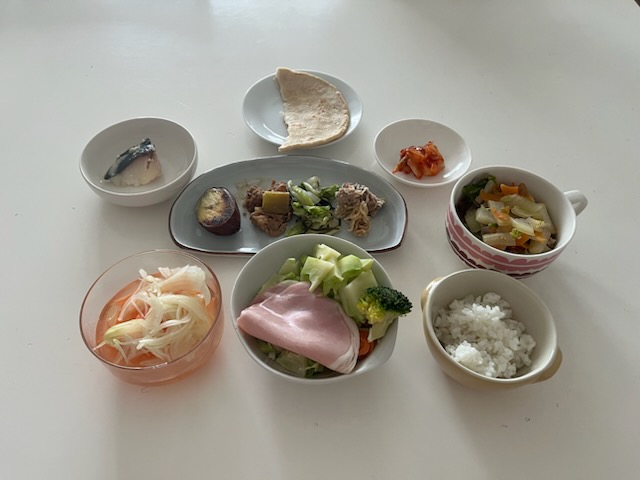 小皿に盛った料理