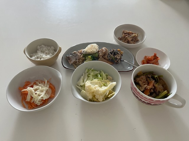 小皿に盛った料理