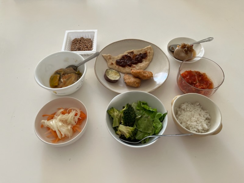 小皿に盛った料理