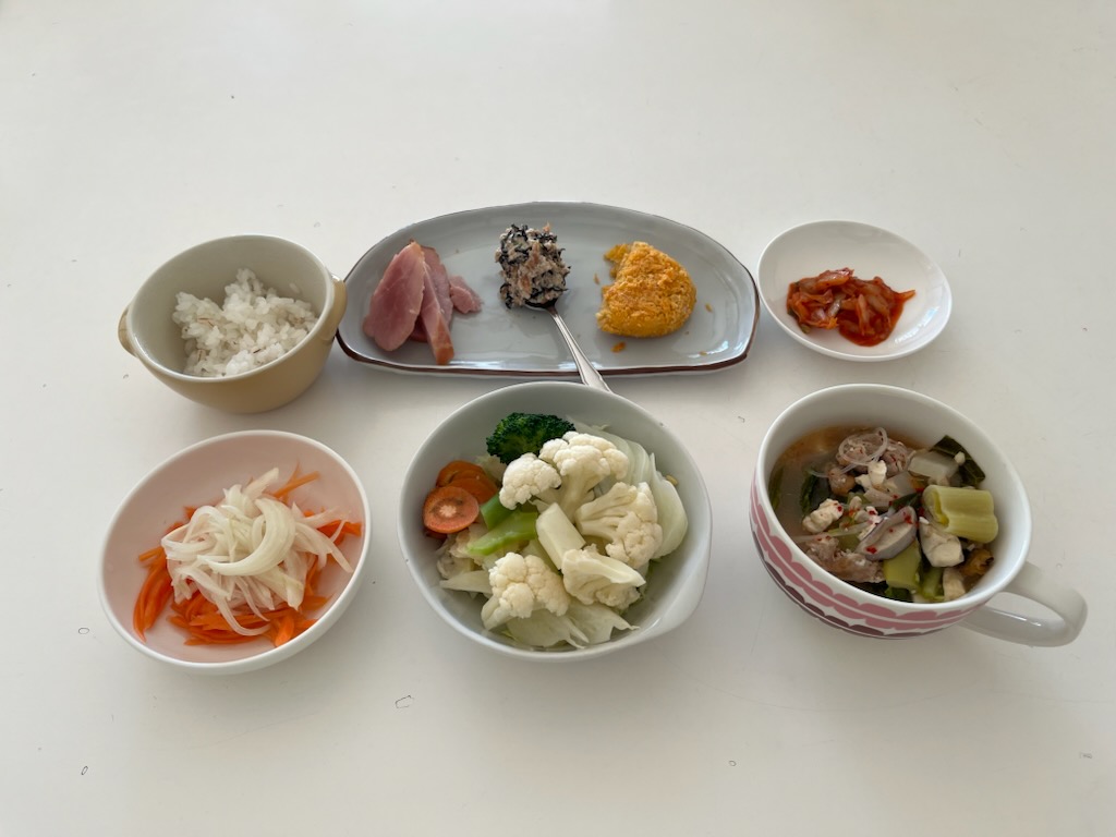 小皿に盛った料理