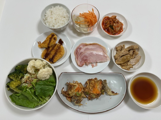 小皿に盛った料理