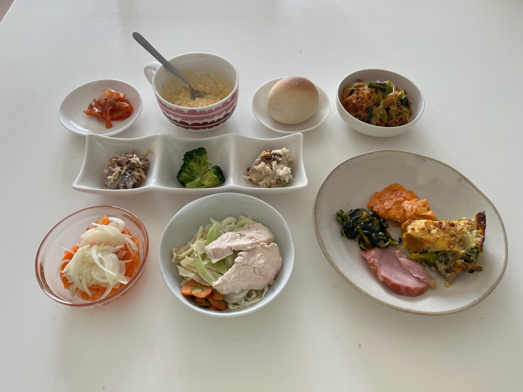 小皿に盛った料理