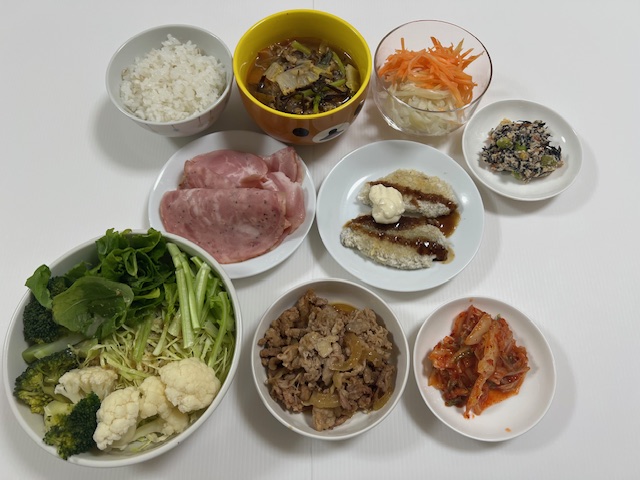 小皿に盛った料理