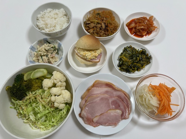 小皿に盛った料理