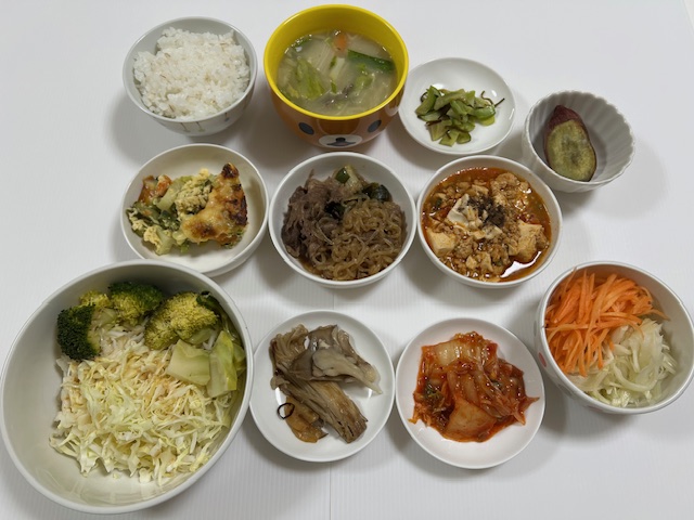 小皿に盛った料理